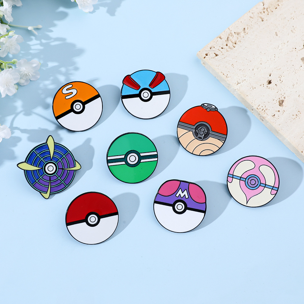 Anime Ball Cartoon Enamel Pins - مراجعة Pokeball Cosplay Prop وسعره