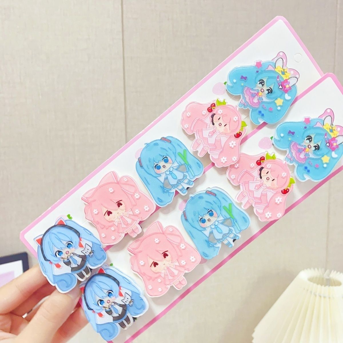 Hatsune Miku cartoon hair clip - مراجعة Cosplay Prop Diy وسعره